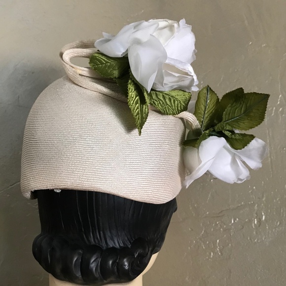 EXQUISITE FAMOUS DESIGNER 1960s' COUTURE CREAM STRAW HAT - FABRIC ROSES & LOOPS - Picture 6 of 14